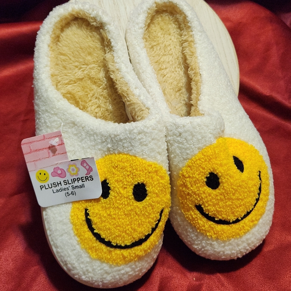 Plush Smiley Face Slippers -Size Medium 6/7
